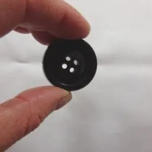Buttons Chunky 4 Hole Black Code Nat 35mm