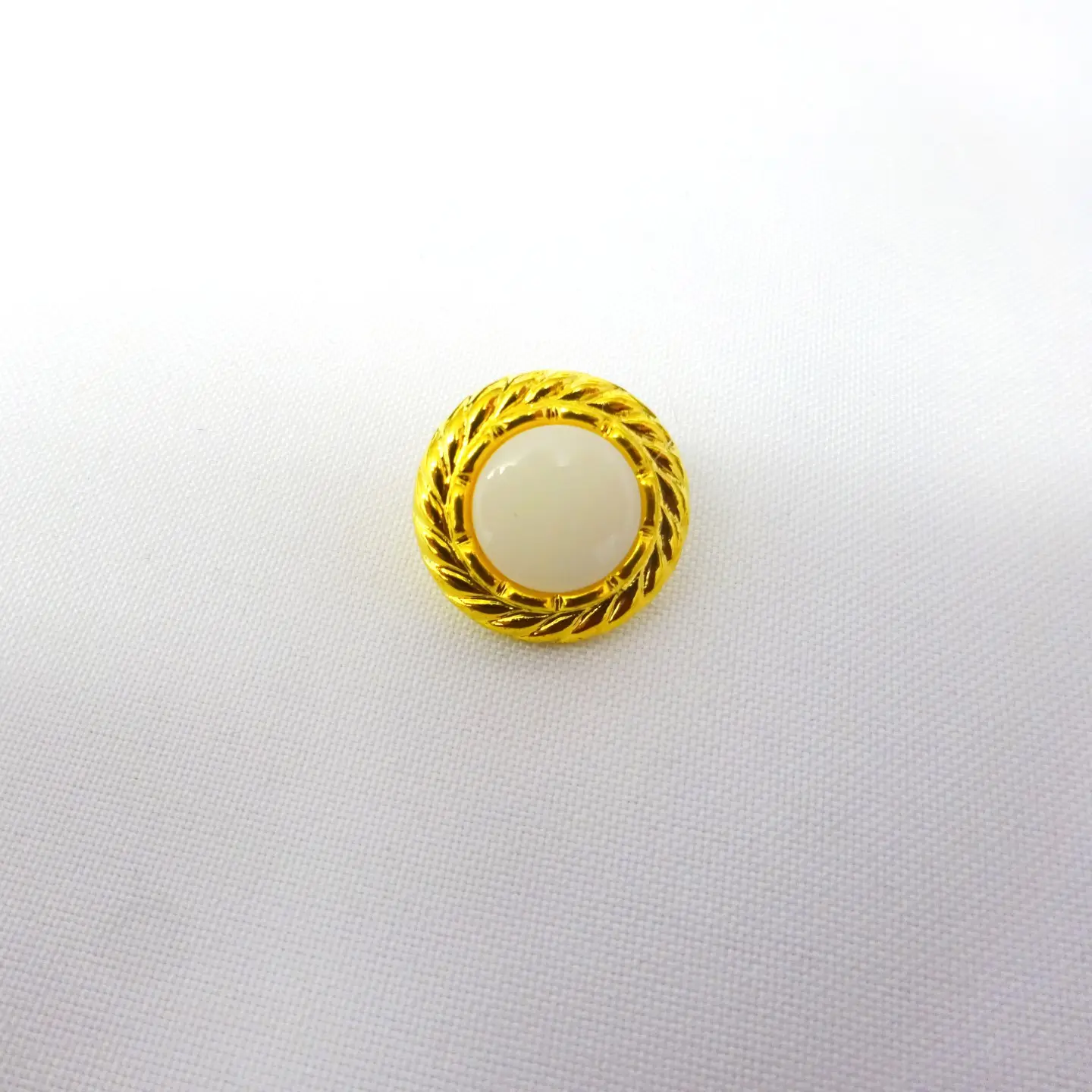 Buttons 18mm Shanked Sandringham Gold White Code Jam
