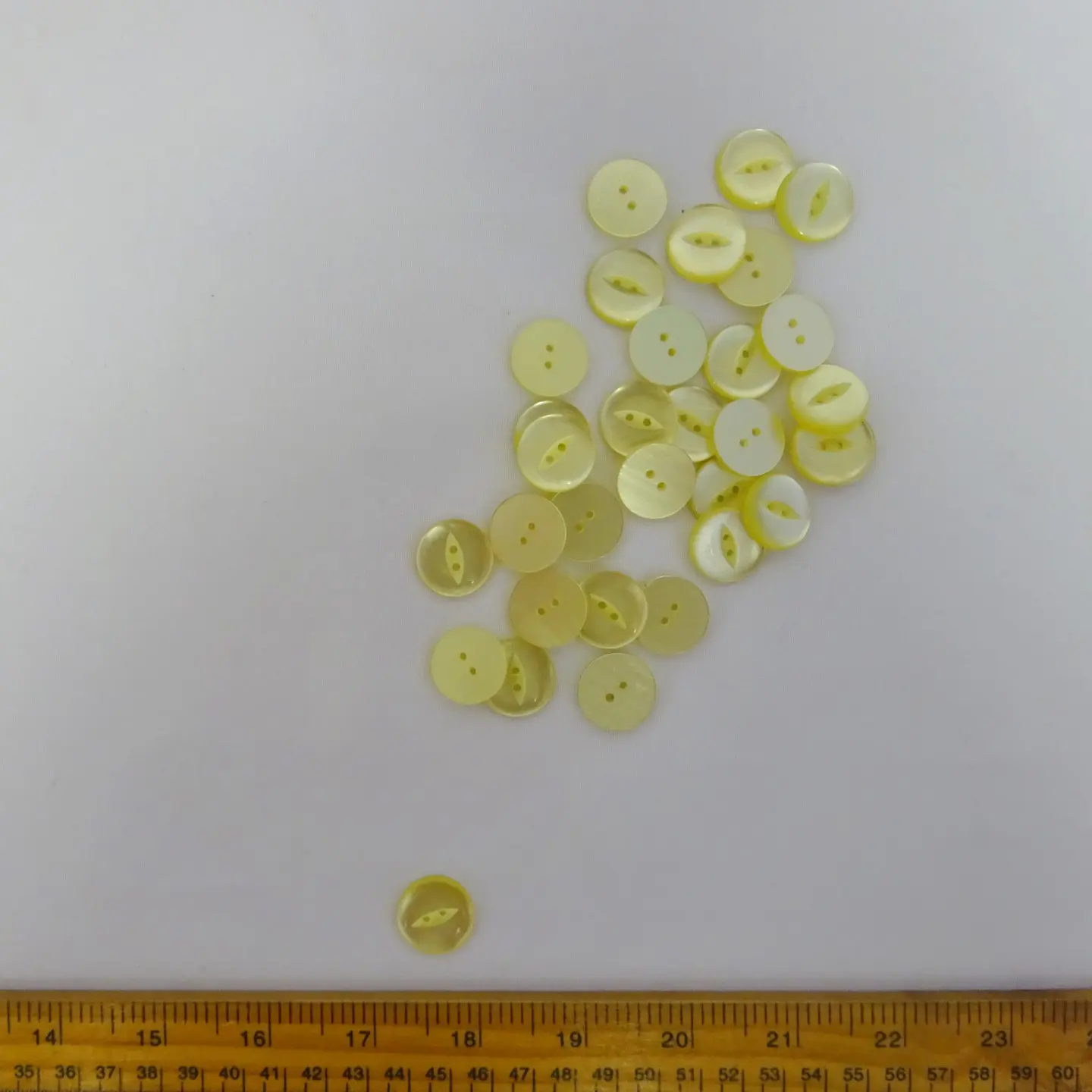 Fisheye Button 2cm Lemon Code Jam