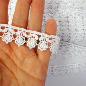 Lace Trimming Flower Garland White