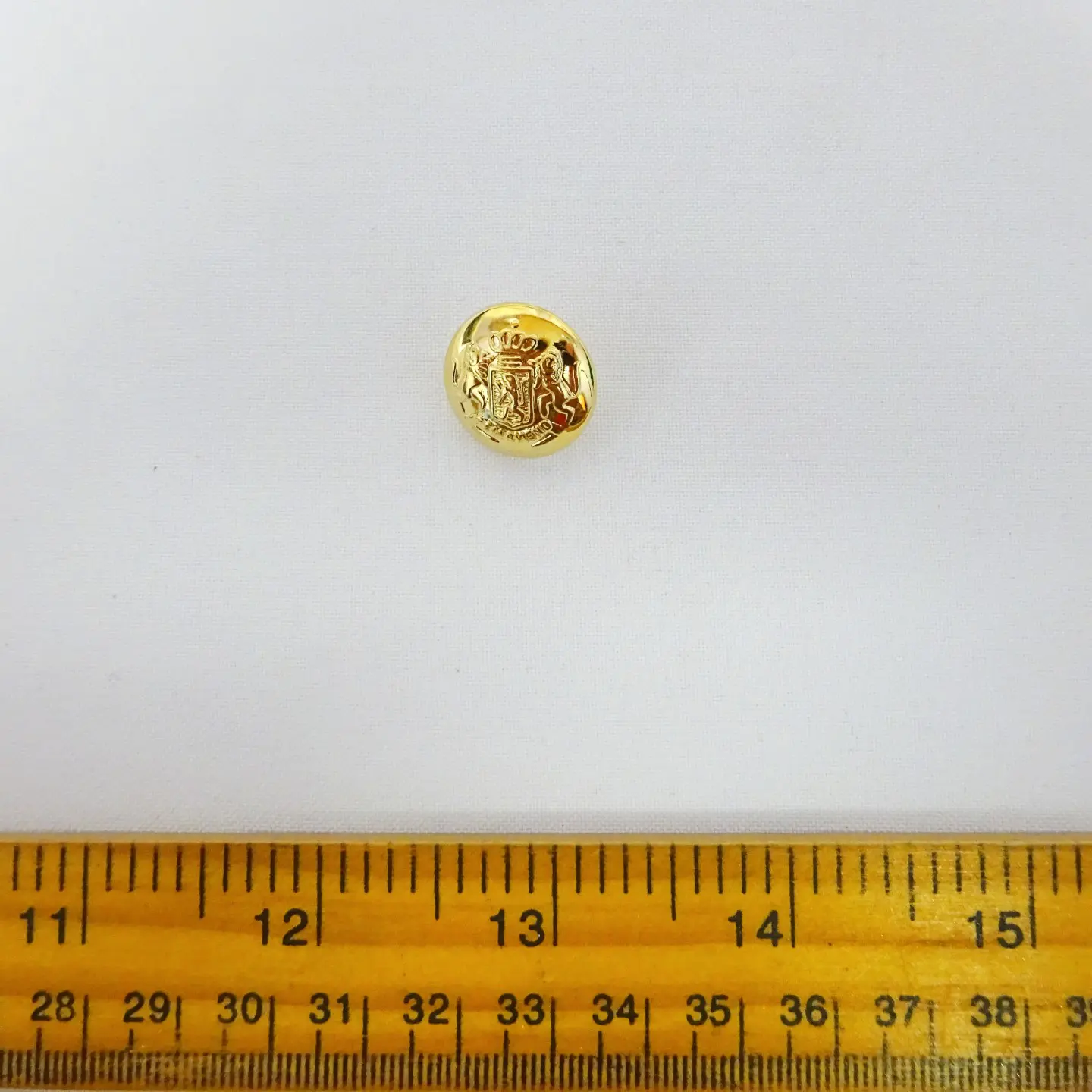 Button 18mm Shanked Gold Crest