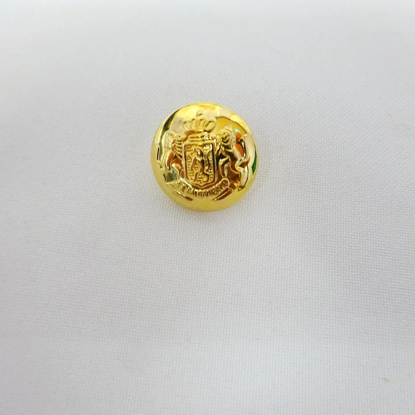 Button 18mm Shanked Gold Crest