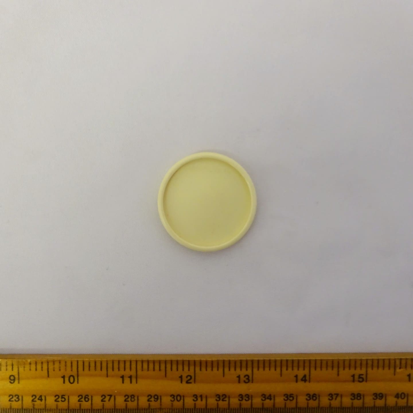 Buttons 32mm Vintage Cream Code Jam 747