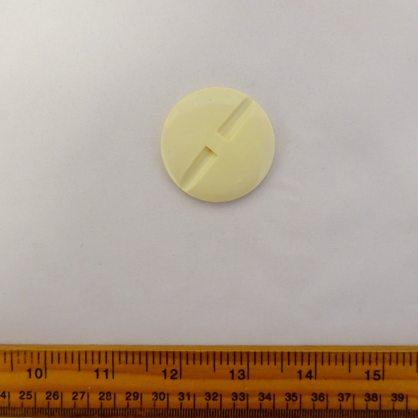 Buttons 32mm Vintage Cream Code Jam 747