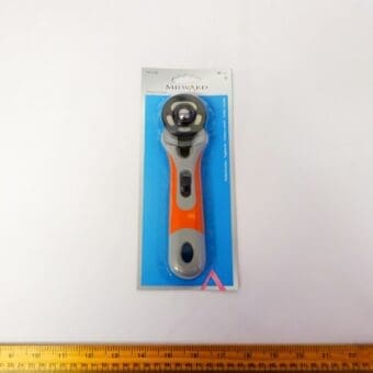 Rotary Cutter With Straight Blade
