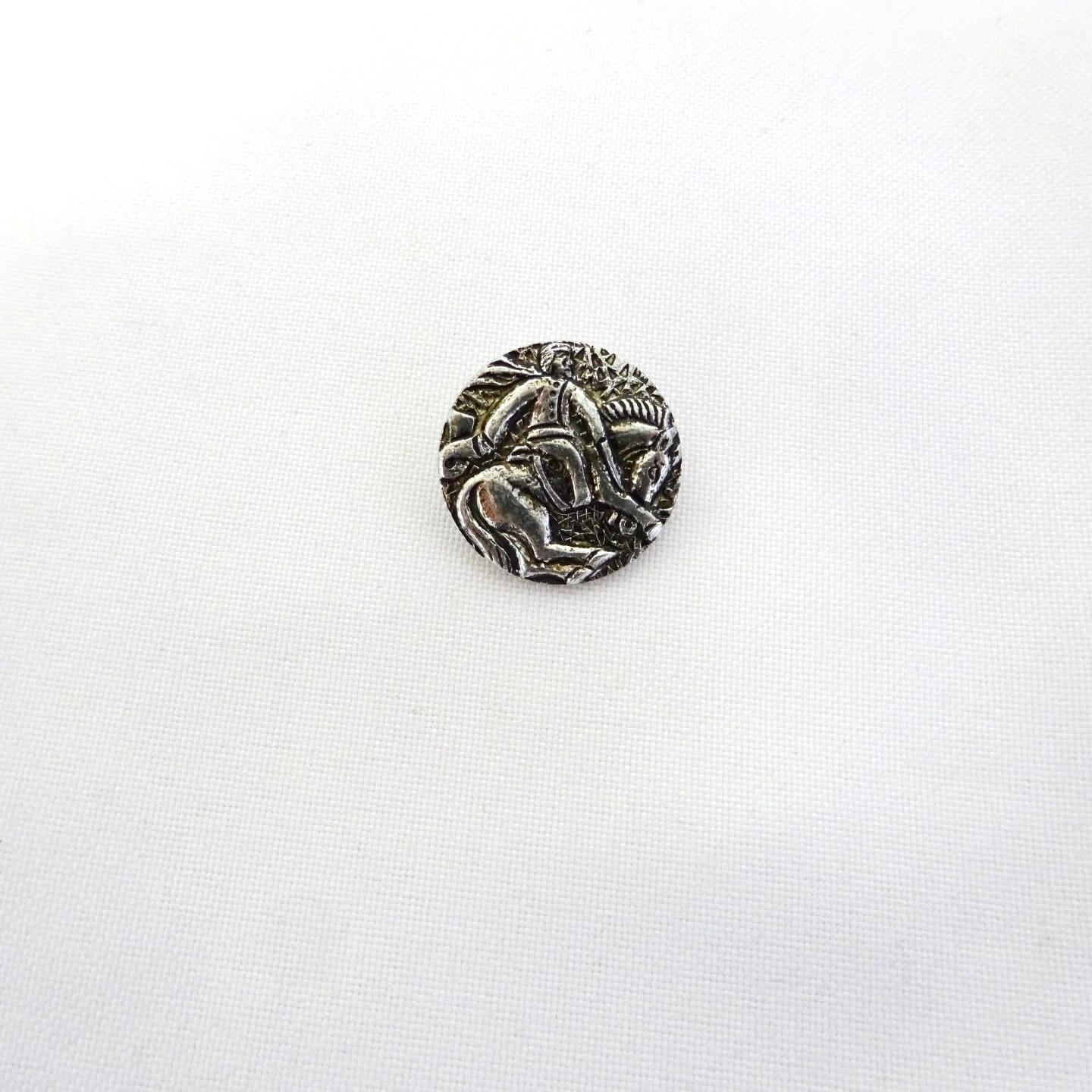 Buttons 20mm Shanked Man On A Horse Silver