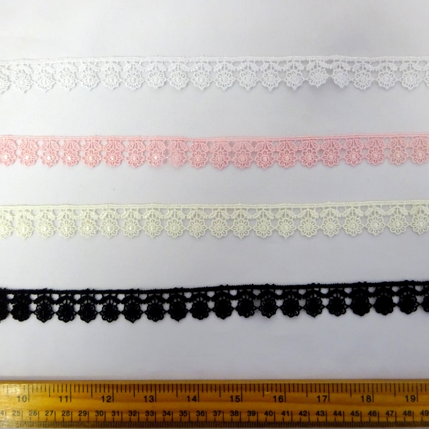 Lace Trimming Flower Garland